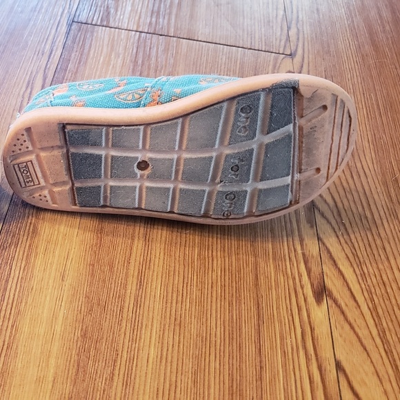 Girls Tom's size 8T - Picture 4 of 6